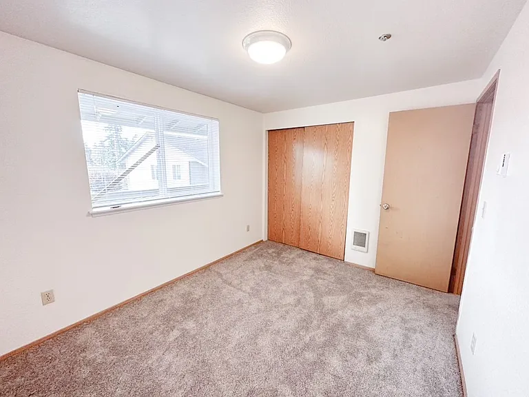 Riverdale Apartments — Photo 32