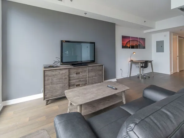 199 Slater St, Ottawa, ON