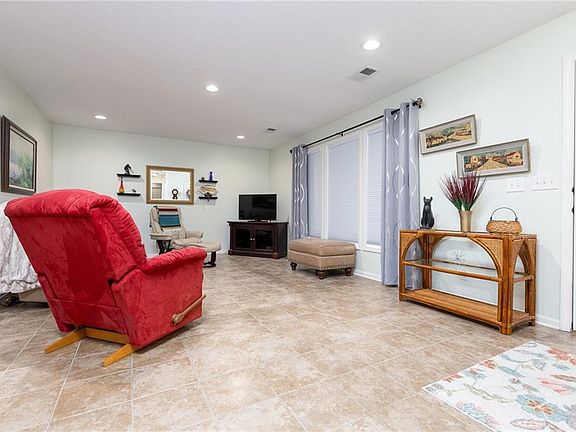 5th image of 314 Lakeview Dr