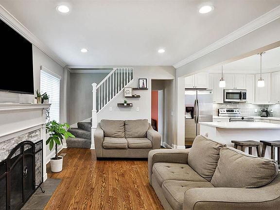 3rd image of 9861 Affton Pl