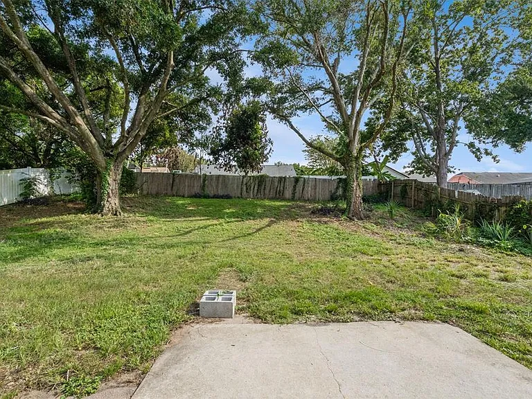 7769 Barberry Dr — Photo 20