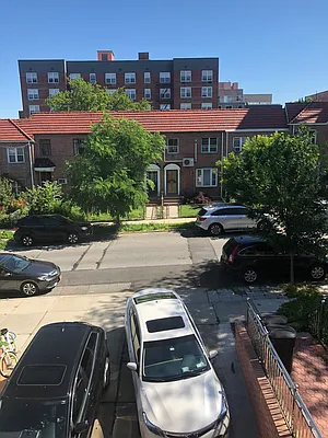 Rented by 18 REALTY | media 16