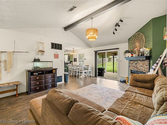 4th image of 2200 Breckenridge Ter