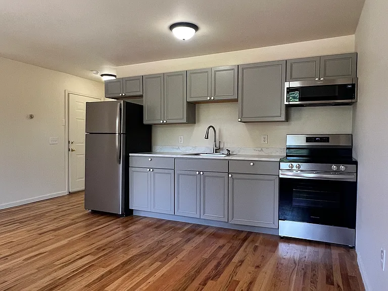 101 Washington St #3 — Photo 2