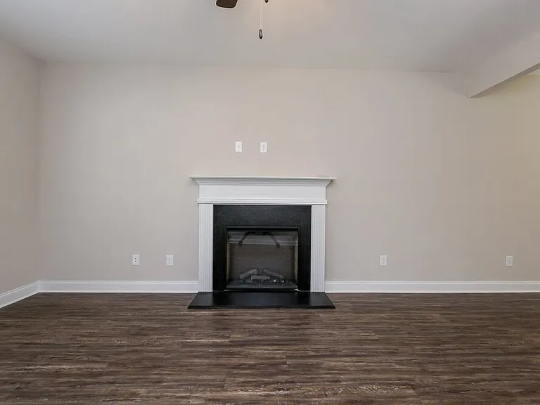 593 Joneus Dr — Photo 4