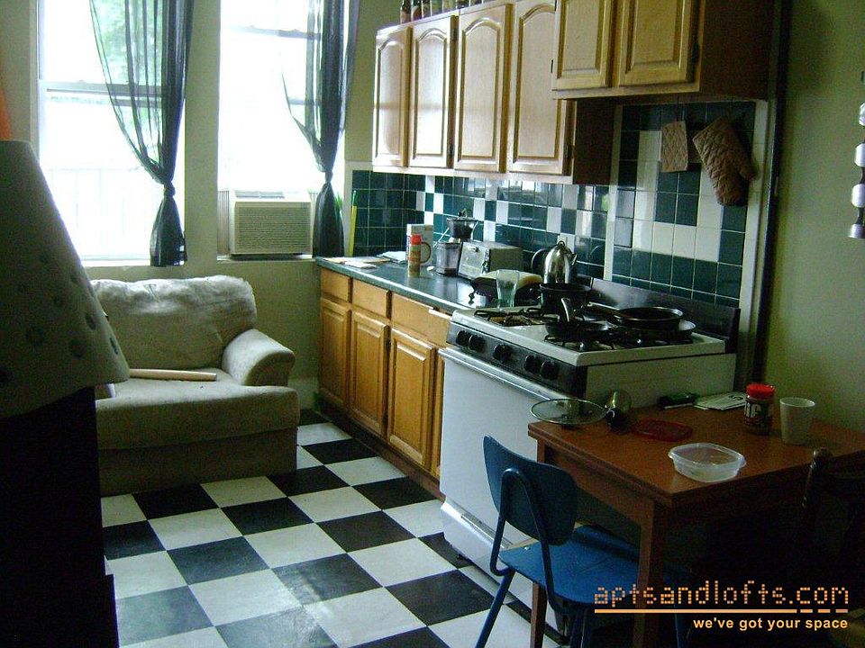 2nd image of 585 Meeker Ave APT 2R