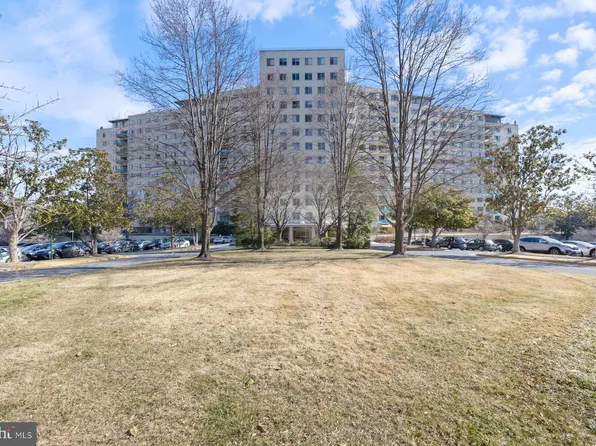 10201 Grosvenor Pl APT 923, Rockville, MD 20852