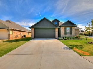 1217 SE 28th St, Moore, OK 73160
