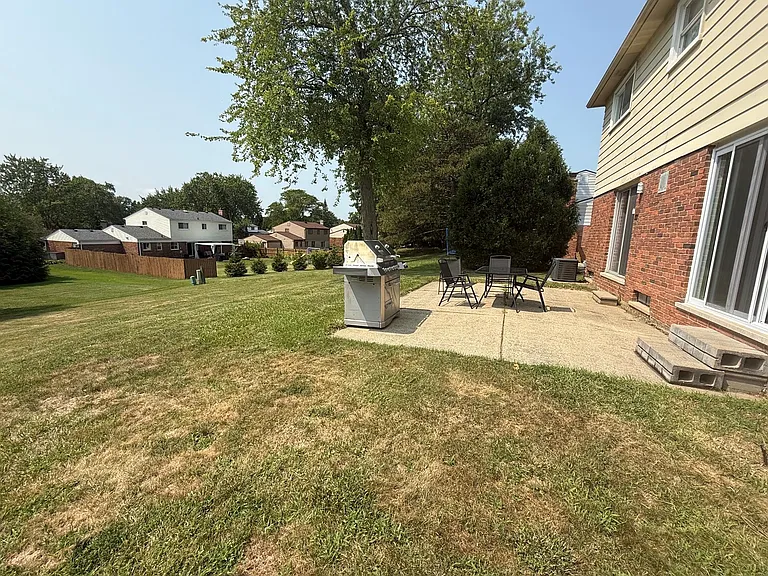 4803 Thorntree Dr — Photo 26
