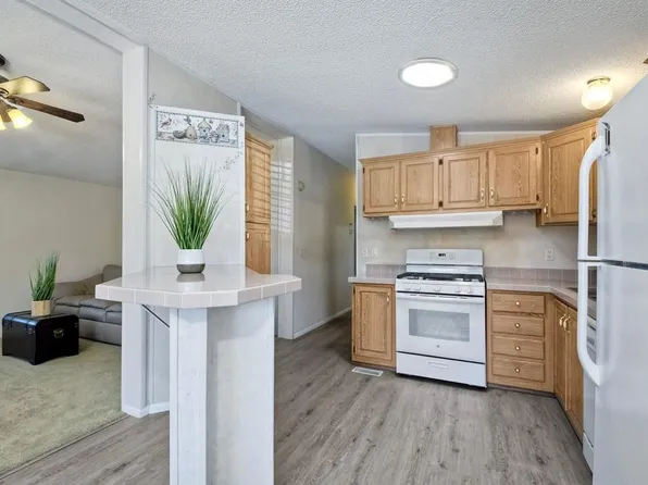 231 Bluebird Ln, Oceanside, CA 92057