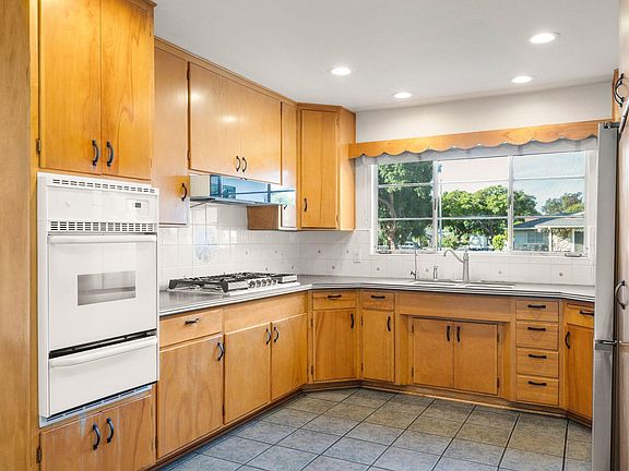 5th image of 5651 N Bryn Mawr St