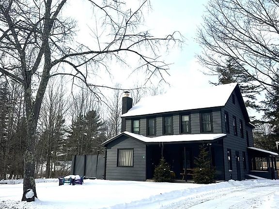 4th image of 98 Spruce Street