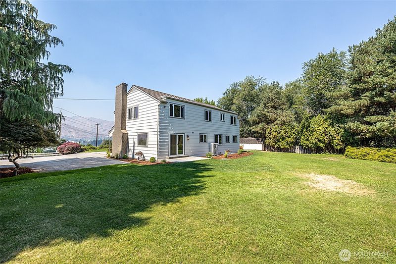 3rd image of 2328 Easy Street