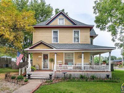 111 E 10th St, Alma, KS, 66401