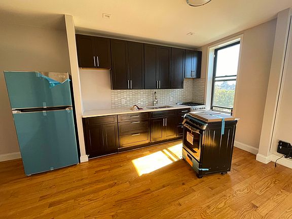 4th image of 320 Empire Blvd APT 2A