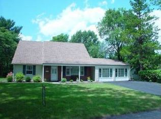 6 Concord Dr, Somerset, NJ 08873