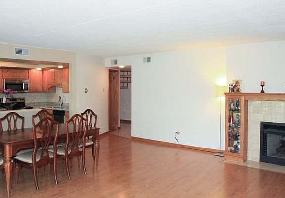 4th image of 825 Center St APT 502