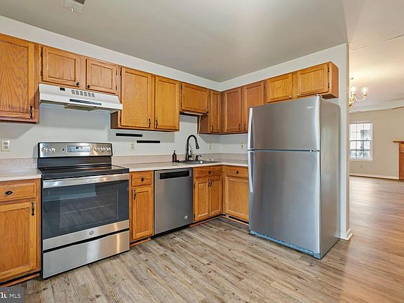 5th image of 4207 Stockbridge Dr #10A