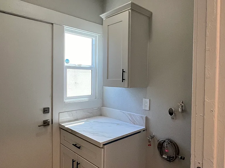 228 W Pearl St — Photo 10