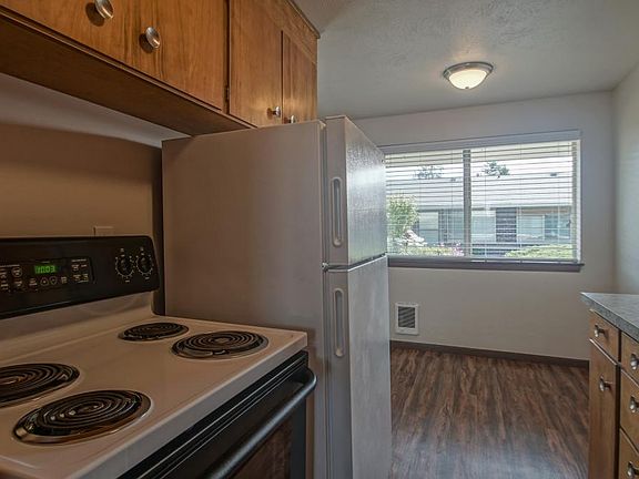 4th image of 3315 6th Ave APT 1