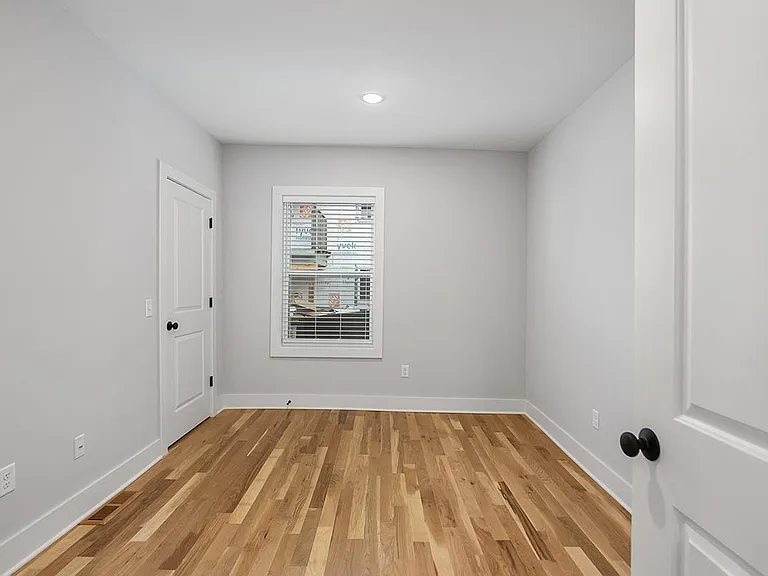 411 11th St NW #1 — Photo 8