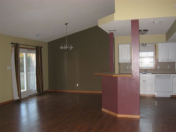 3rd image of 726 Fairman Dr