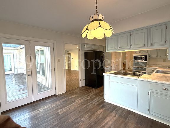 5th image of 7094 Corsica Dr