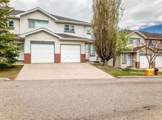 152 Country Hills Vlg NW, Calgary, AB T3K4S8