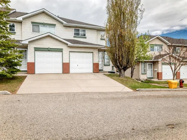 152 Country Hills Vlg NW, Calgary, AB T3K 4S8