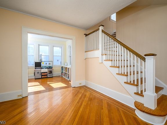 2nd image of 29 S Mountain Rd