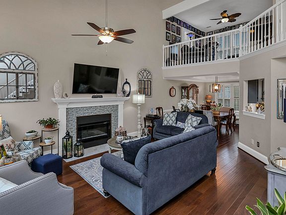 4th image of 821 Mallard Lakes Dr