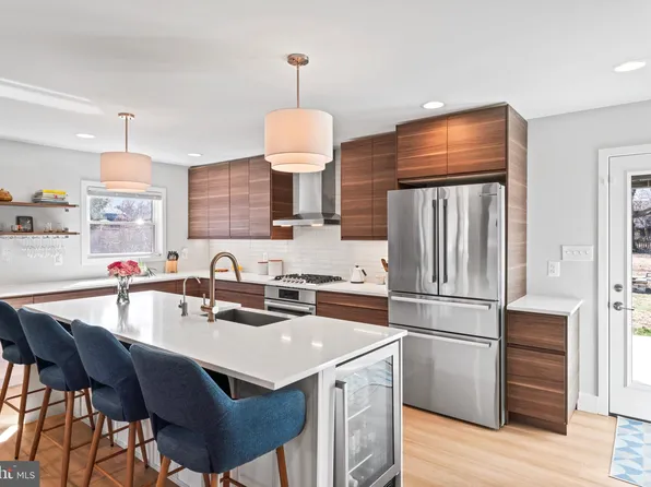 2417 Ross St, Alexandria, VA 22306