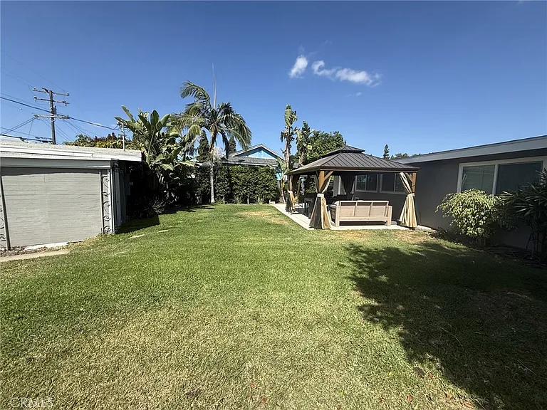 2447 Clarke Ave — Photo 17