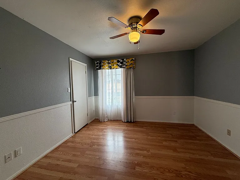 2263 E Hampton Ave — Photo 12