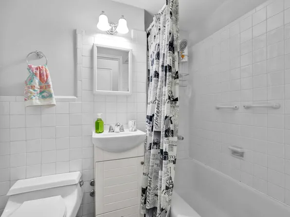 57 Montague Street image 8 of 26