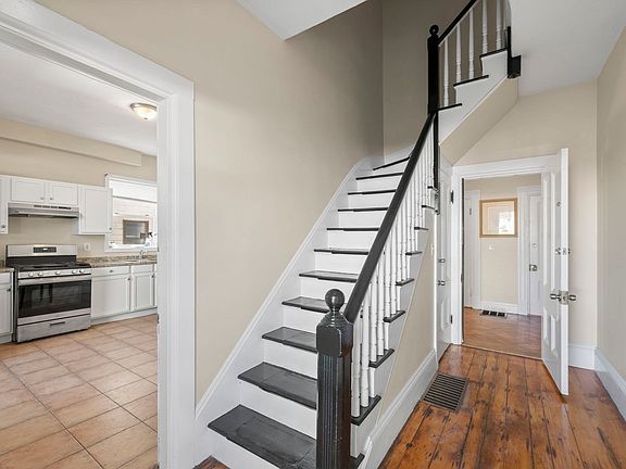 2nd image of 7 Alice Ave