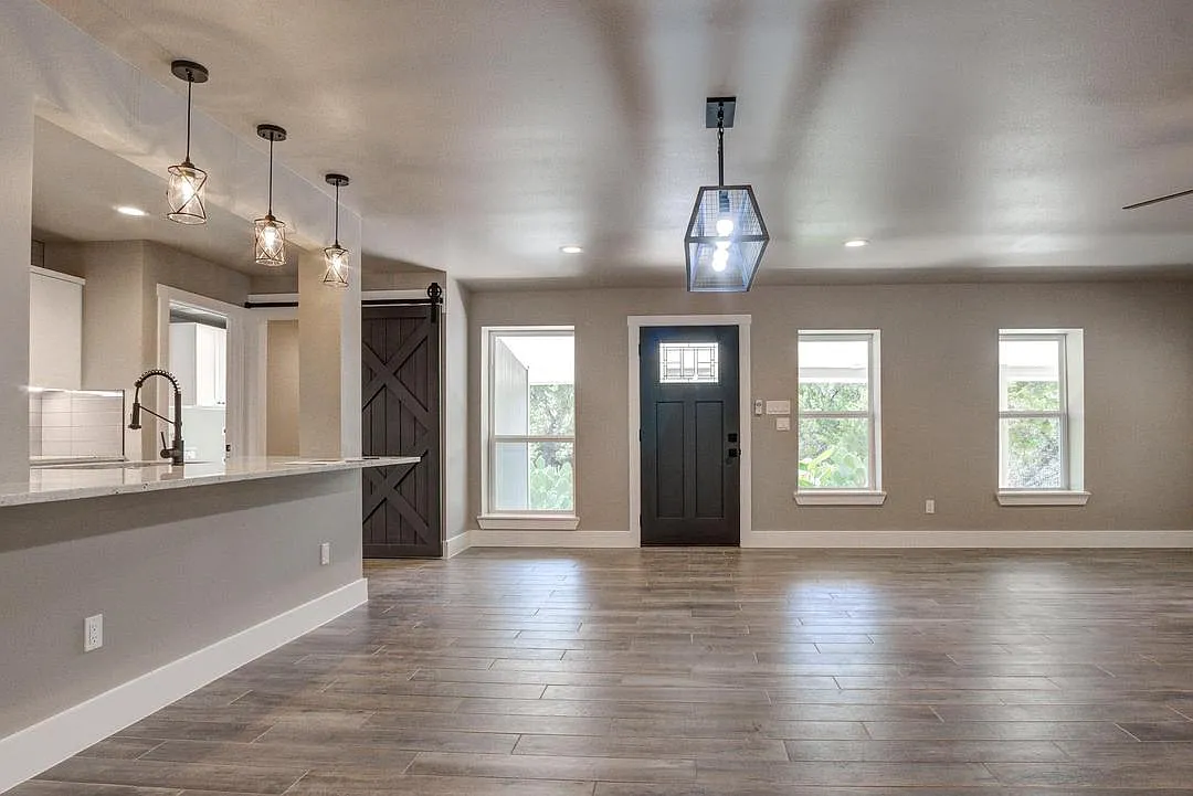 3 bed, 2.5 bath, 2127 sqft, $2,500 — Photo 4