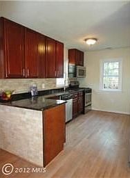 5th image of 208 Phelps Ave