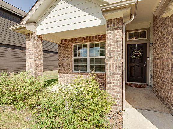 4th image of 947 Harper Ln