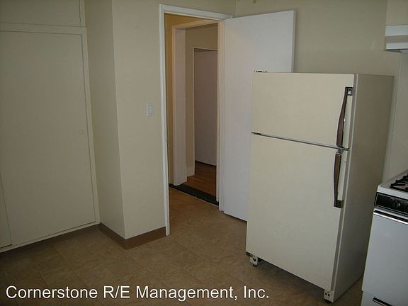 5th image of 427 N Los Robles Ave APT 01