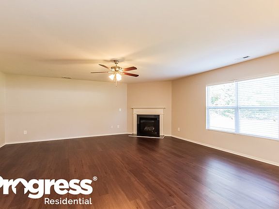 3rd image of 872 Willow Creek Dr