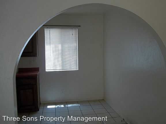 4th image of 536 Palomas Dr SE APT A