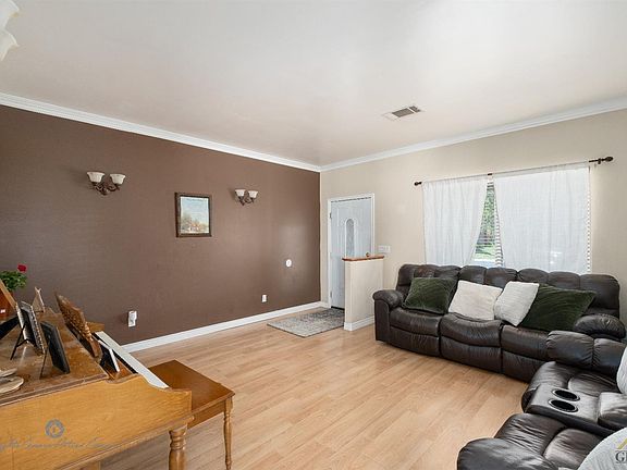 4th image of 2720 Fountain Dr
