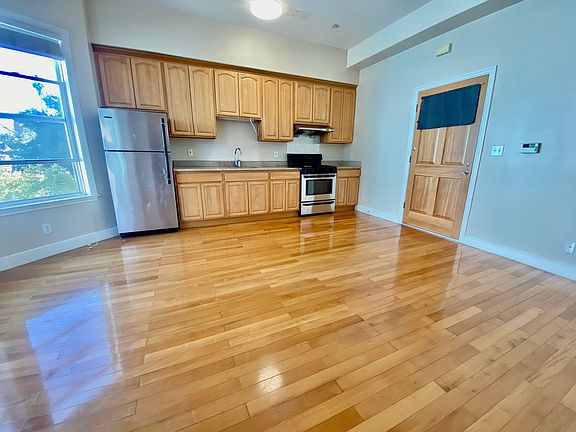 2nd image of 1013 Fair Oaks Ave #5