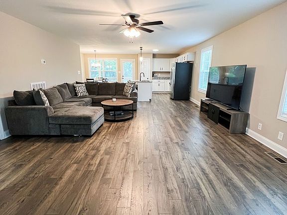 4th image of 214 Ardell Dr