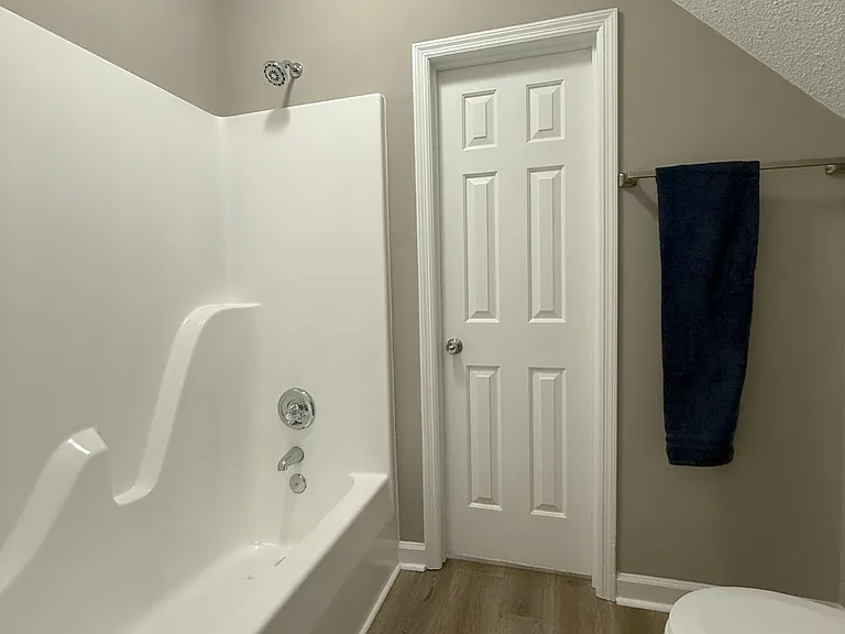 1050 Aiken Rd — Photo 8