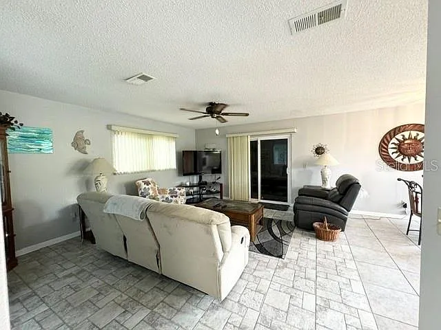 2 bed, 2.0 bath, 980 sqft, $2,000 — Photo 3