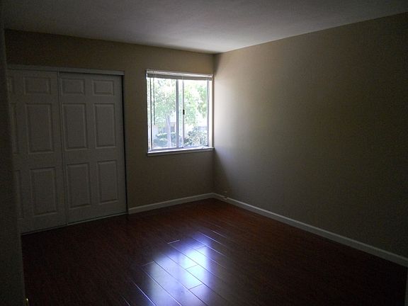 4th image of 1557 Drake Dr