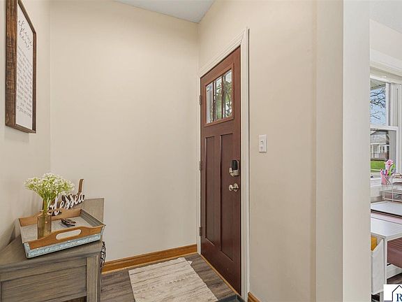3rd image of 615 Park Ln