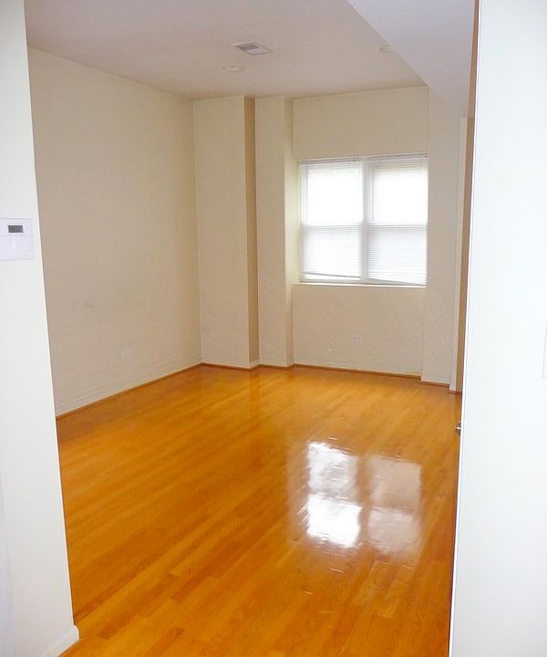 2nd image of 2322 N Rockwell St